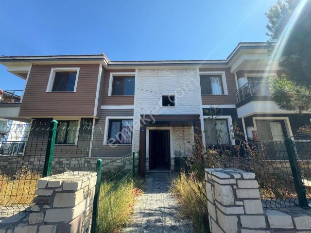 Foça Kazım Dirik Mahallesinde 2+1 Kiralık Bahçe Katı Daire