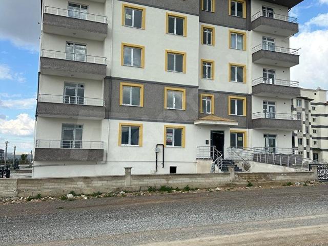 BAŞARI EMLAK'TAN TOROS MAH SATILIK SIFIR GENİŞ 2+0 DAİRE