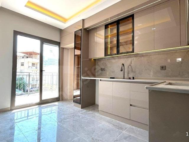 BAĞBAŞINDA 2+190 m2 BİRİNCİ SINIF MALZEMELİ VE İŞÇİLİKLİ SATILIK 4 MİLYONDAN BAŞLAYAN DAİRKER !