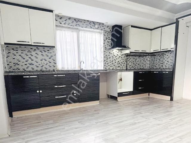 Bağbaşında Satılık 200m2 4+1 Ebeveyn Banyolu Arakat Daire