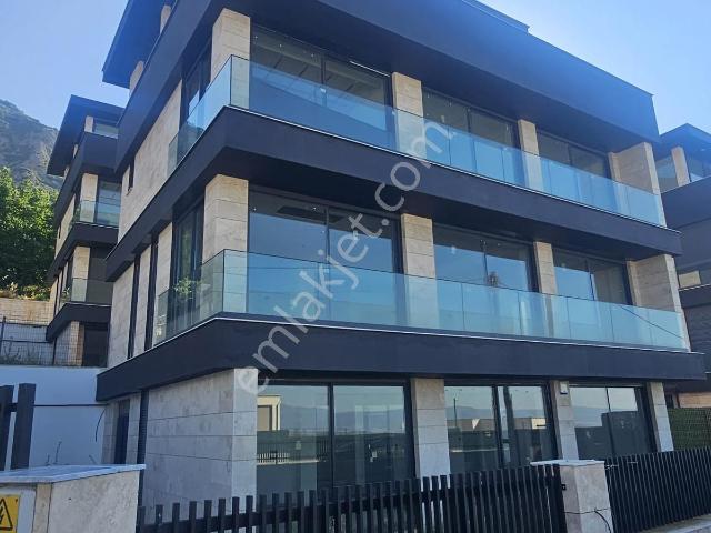 Bağbaşında Satılık Havuzlu Ultra Lüx Müstakil 4+1 Villa