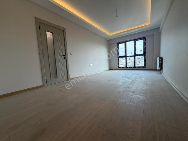 Bağcılar Trios Güneşli Konutlarında 2+1 Sıfır Ara Kat Daire
