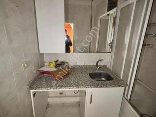 Bağcılar Yıldıztepe'de Kiralık 2+1 Daire 100m² Net