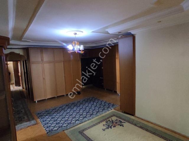 Bağcılar Yeni Hal De Geniş Aileler İçin İdeal Acil Satılık 235 M² Brüt 4+1