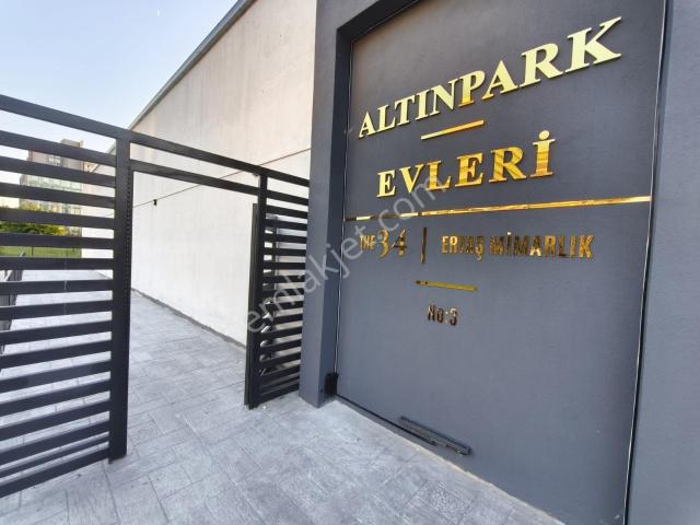 Bağcılar Altınpark Evlerinde 2+1 Brüt 135 M2 Yatırımlık Daire