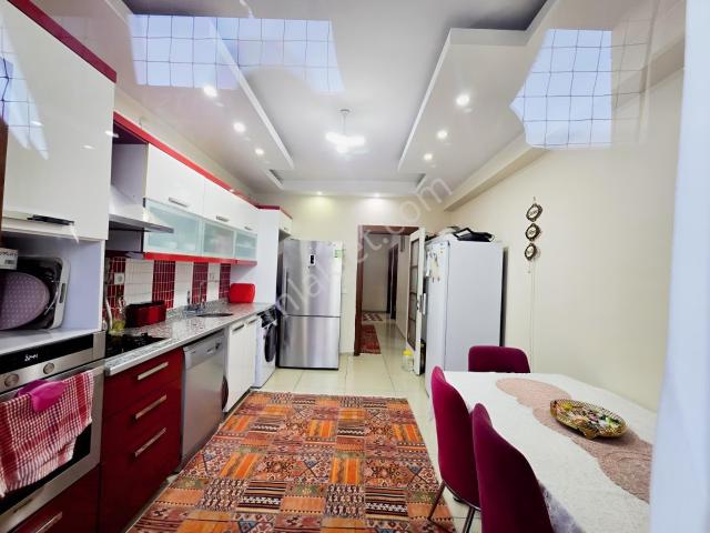 Bağcılar Bölgesinde Satılık 3+1 Daire