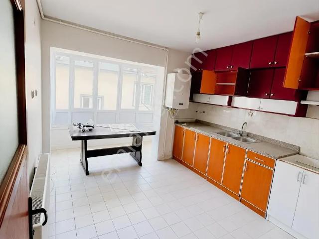 Bağcılar Ertuğrul Gazi İlkokulu Civarı Geniş 2+1 Satılık