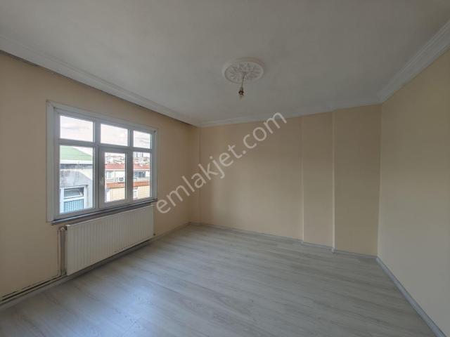 Bağcılar Fatih Mh. Yürüyüş Yolunda Kiralık 2+1