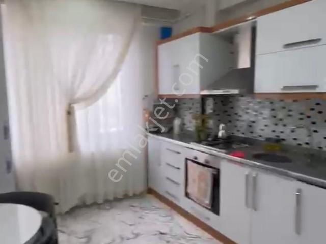Bağcılar Gökkuşağı Villa Yanı Bakımlı 3+1 Satılık Daire