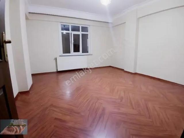 Bağcılar Güneşli Mahallesinde 2+1 120 M2 1.kat Kiralık Daire!