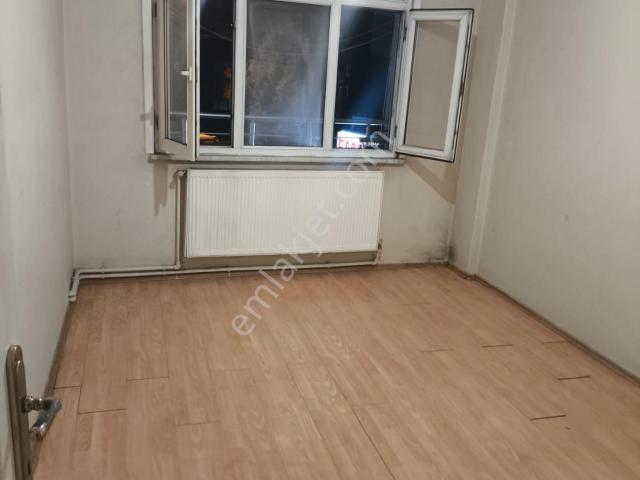 Bağcılar Mahmutbey Ateştuğla 'da 2+1 Doğalgaz Kombili Merkezi Konumlu Kiralık Daire