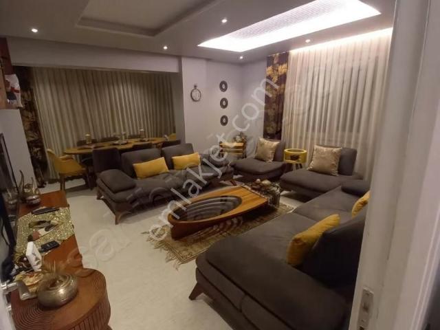 Bağcılar Merkez De Satılık 3+1,130m2 Lüks Daire +teras Ve Kiler