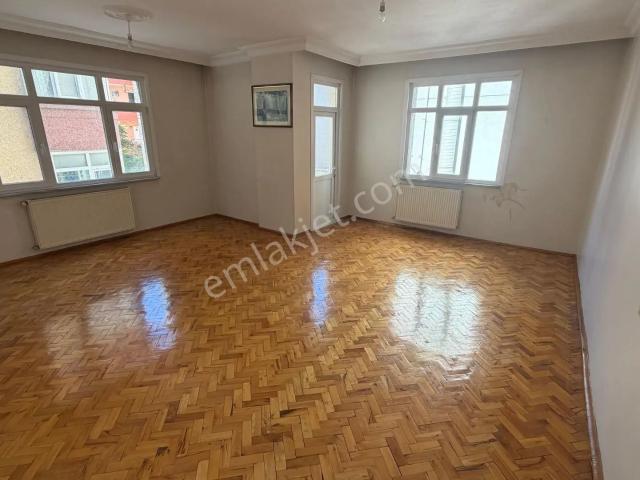 Bağcılar Meydanda 3+1 150m2 Kiralık Daire
