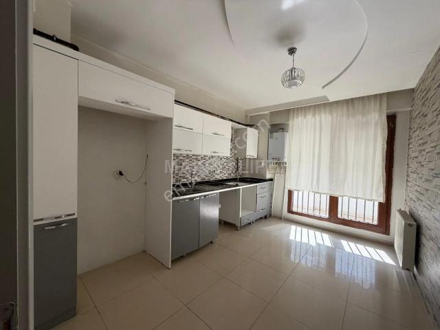 Bağcılarda Trafik Parkı Arkası 3+1 Kiralık Daire