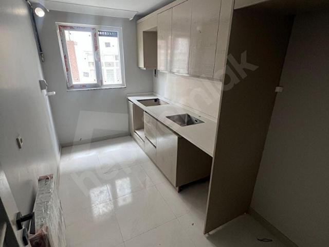 BAĞDATTAN ALTINTEPE 63TE MİNİBÜSE ÇOK YAKIN KATTA LÜKS 2+1!