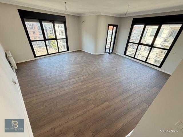 BAĞDAT CADDESİ ÜZERİNDE FULL ÖN CEPHE FIRSAT 145 M2 GENİŞ 3+1!