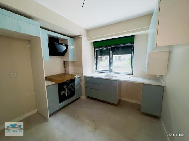 BAĞDAT CADDESİ PARALELİNDE 2+1 AYRI MUTFAKLI OTOPARKLI BOŞ DAİRE