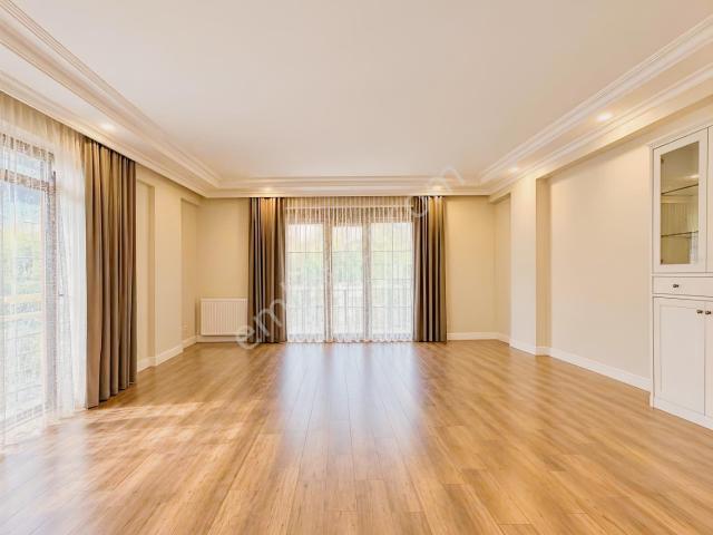 Bağdat Cd. Beymen'e Komşu Katta Tek, E.banyo, Balkon 130m2 3+1