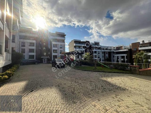 Bağçeşmede Arakat 3+1 165m2 Deniz Şehir Manzaralı Sitede Satılık