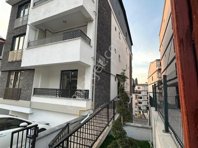 Bağçeşmede Site İçerisinde 165 M2 4+1 Sıfır Bahçe Dubleks