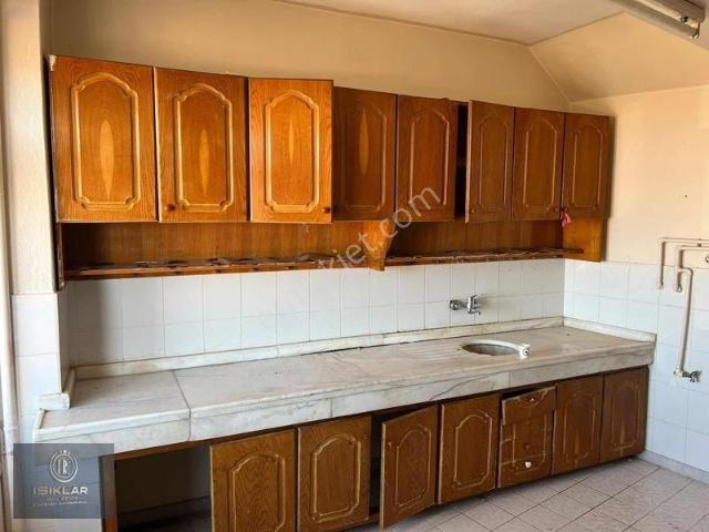 Başharik'te Kiralık 3+1 Daire, Ana Cadde Yakını, 150m²