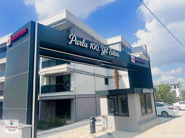 BAŞİSKELE PAŞADAĞ PARLA 100.YIL SİTESİNDE KİRALIK 1+1 DAİRE