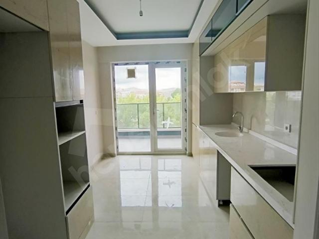 BAĞIMSIZ MUTFAK 2+1 SIFIR ASANSÖRLÜ ORTA KATTA KİRALIK DAİRE