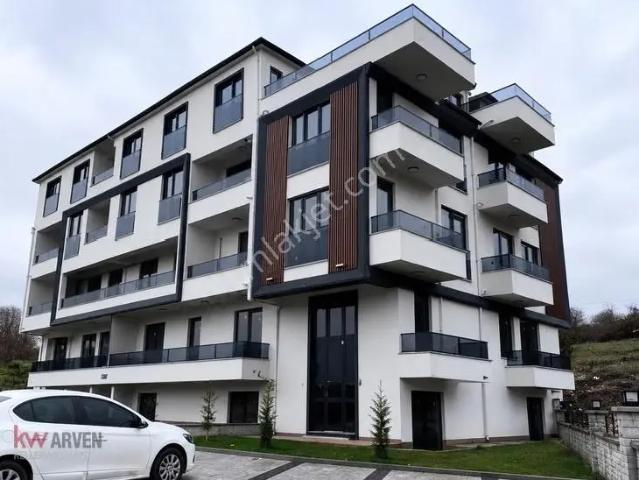 Başiskele Döngel'de Deniz Manzaralı Satılık 3+1 Çatı Dubleks