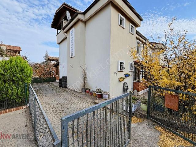 Başiskele Fatih Mah. Amaç Yapı Sitesi Satılık 5+1 Villa