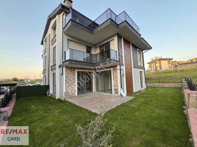 Başiskele Seymen' De Satılık Doğa Manzaralı Villa