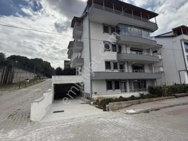 Başiskele Yeşilyurt Kiralık Büyük 3+1 Daire