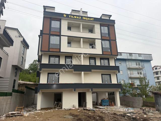 Başiskele Yeşilyur’ta Asansörlü 2 + 1 Ara Kat Daire
