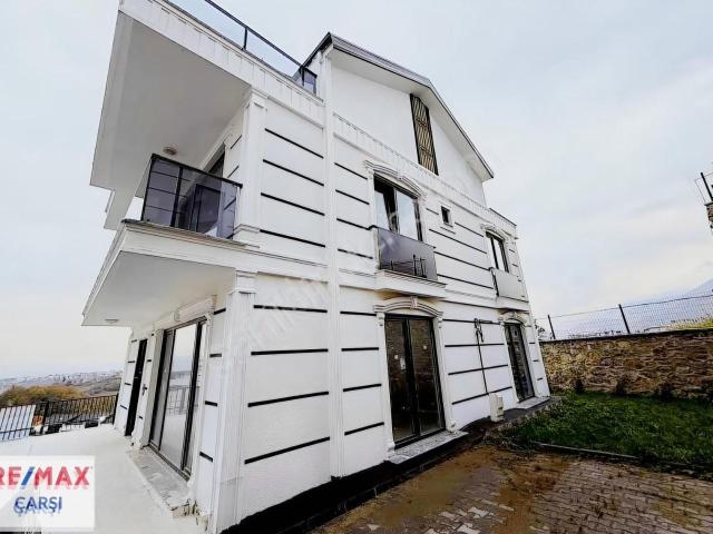 Başiskele Yuvacık Ekşioğlu Konakları Satılık Villa