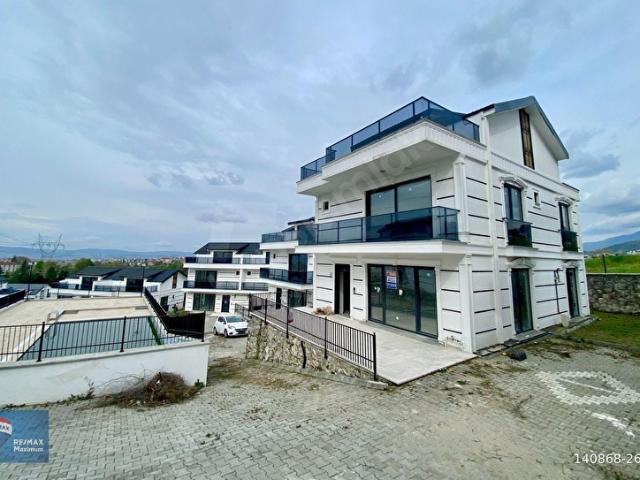 Başiskele Yuvacık'ta Deniz ve Doğa Manzaralı 5+2 Satılık Villa