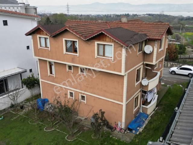 Başiskelede 650 M² Arsada 3 Daireli Müstakil Bina