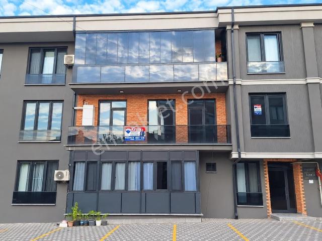 Başiskele'de 3+1 Ebeveyn Banyolu Kiralık Daire