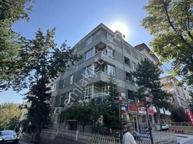Başkent Hastanesi Yanı Caddede Park Karşısı Panoramik Manzara