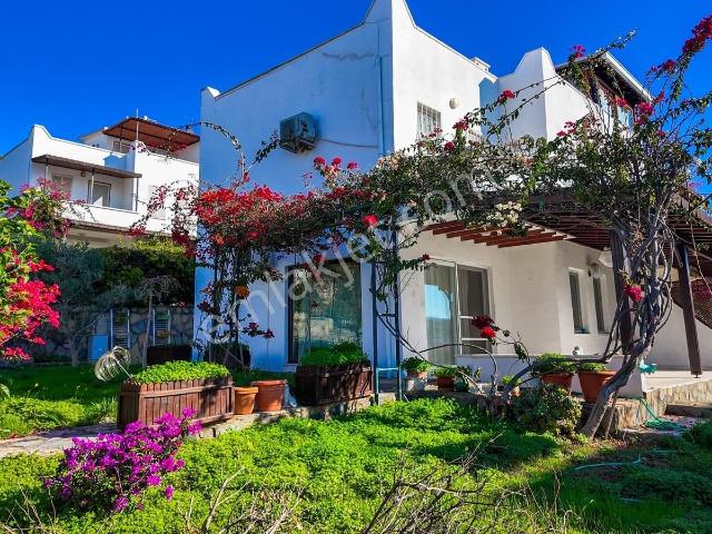 Başko Tatil Sitesinde Geniş Bahçeli, Deniz Manzaralı 3+1 Villa