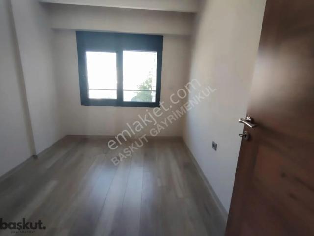 Başkut'tan Anadolu Caddesi Üzerinde Satılık 3+1 Daire