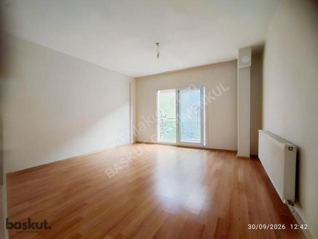 Başkut'tan Örnekköy'de Çift Balkonlu Kiralık 2+1 Daire