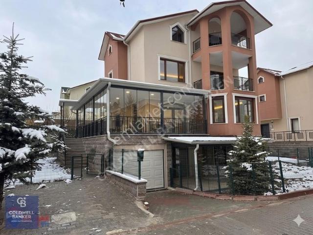 Bağlıca Mahallesinde 440m2 Net Kullanımlı 5+2 Tam Müstakil Villa