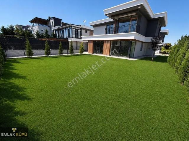 Bağlıca Mah'de Satılık 4+1 K.otoparklı Merkezi Konumda Villa
