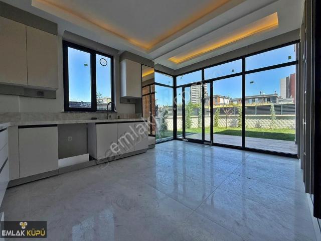 Bağlıca Mah'de Satılık 4+1 Ultra Lüks Yapıda Site İçinde Villa
