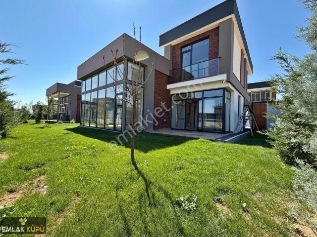 Bağlıca Mah'de Satılık 4+1 Ultra Lüks Yapıda Site İçinde Villa
