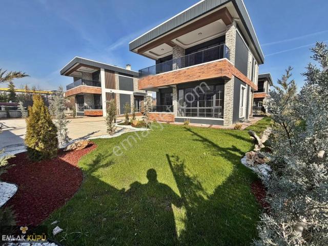Bağlıca Mah'de Satılık 5+1 Cadde Üstü Site İçerisinde Villa