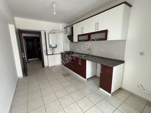Bağlıca Merkezde Kiralık Ferah Ve Kullanışlı 4+1 Daire
