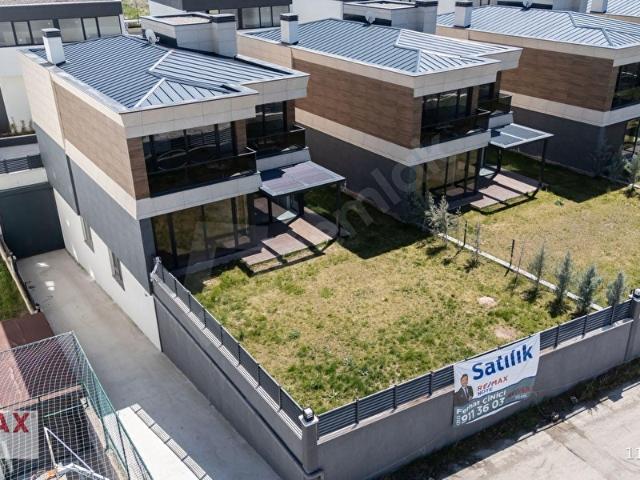 Bağlıca' nın En iyisi 6+1 Asansörlü Köşe Satılık Villa