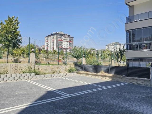 Bağlıca Ana Bulvar Üzerinde Butik Binada Sıfır Fırsat Geniş 3+1
