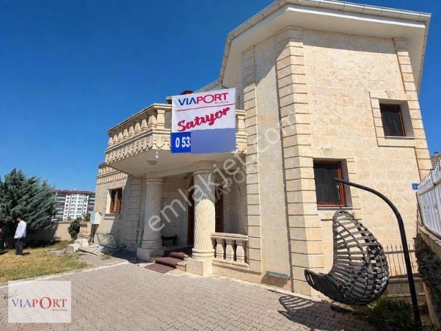 Bağlıca Bağımsız Kapalı Havuzlu Saunalı 5+1 Villa