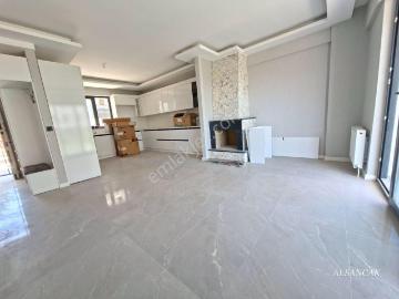Bağlıca Da Geniş Bahçeli Kiralık Villa 3 Katlı 6+1 Ön Cephe